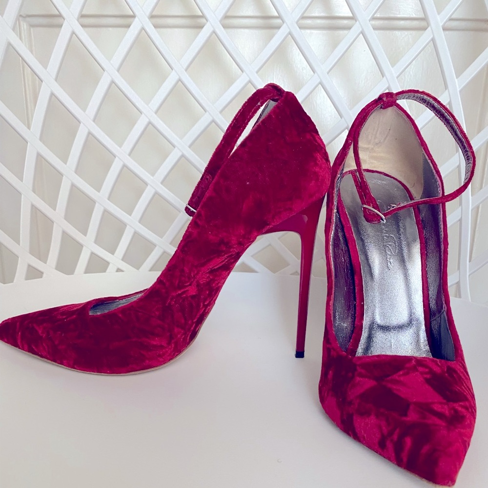 Oscar de la Renta Crushed Velvet Roos Pump